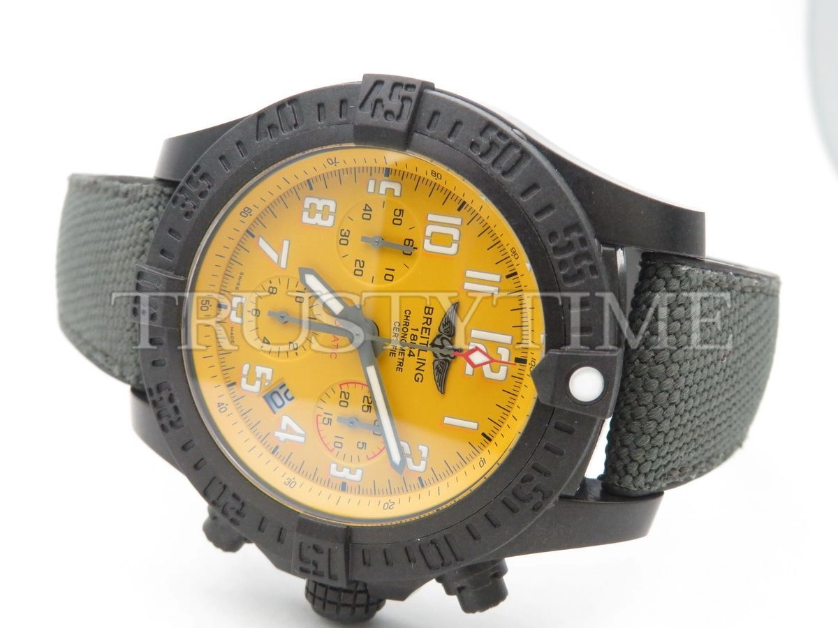 Копия часов Breitling Avenger Hurricane 45 XB0180E41I1W1