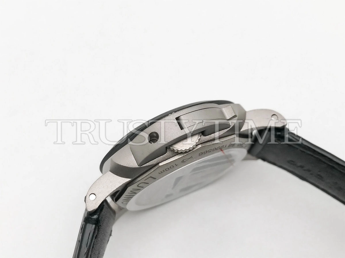 Копия часов Panerai Luminor Luna Rossa GMT 42mm PAM01096