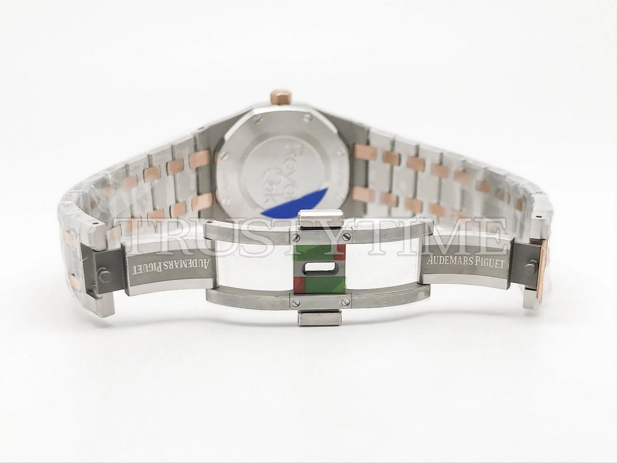 Копия часов Audemars Piguet Royal Oak Ladies 33mm 67651SR.ZZ.1261SR.01