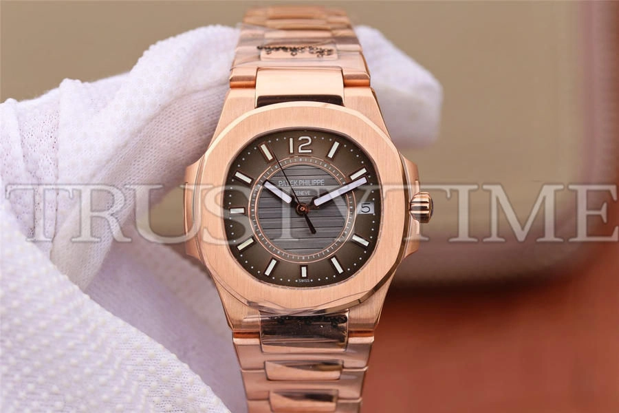 Копия часов Patek Philippe Nautilus Ladies 32mm 7011/1R-010