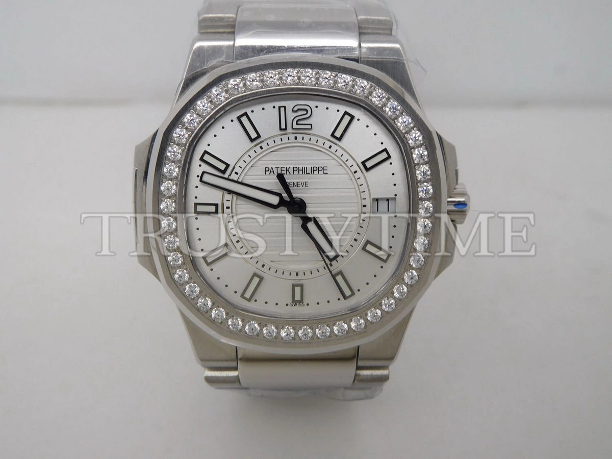 Копия часов Patek Philippe Nautilus Ladies 32mm 7010/1G-001