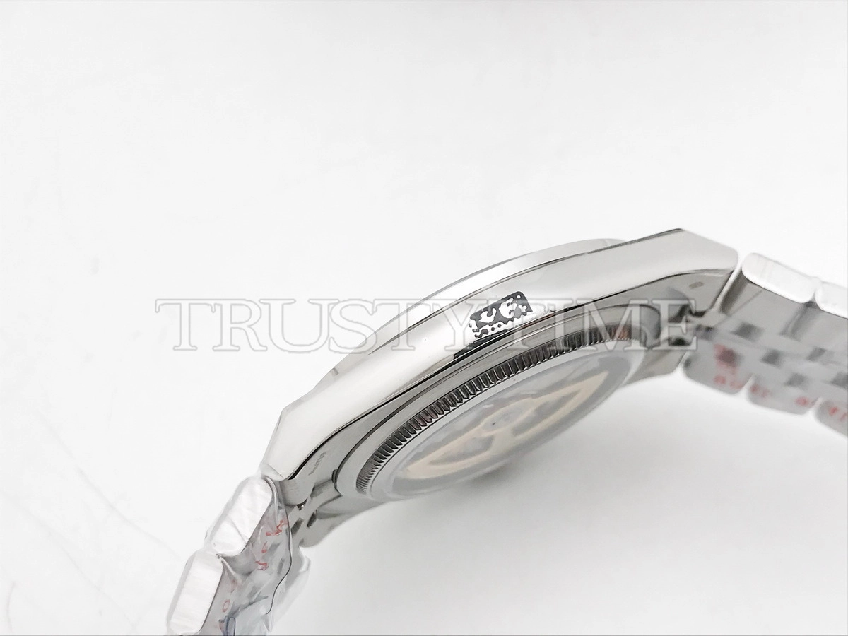 Копия часов Rolex Land-Dweller 40mm 127386TBR-0001