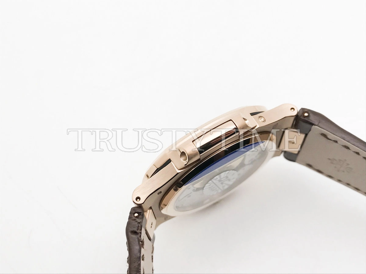 Копия часов Patek Philippe Nautilus Power Reserve Moonphase 40mm 5712R-001