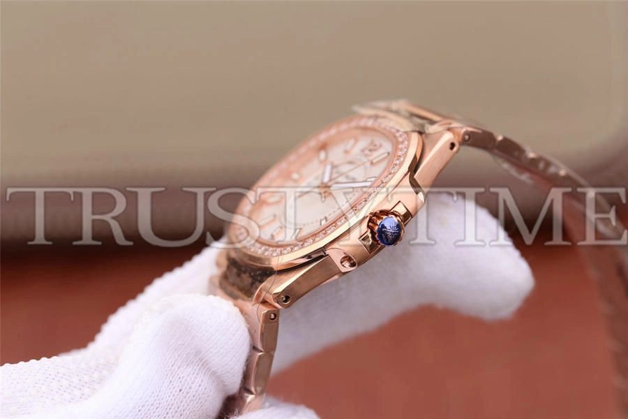 Копия часов Patek Philippe Nautilus Ladies 32mm 7010/1R-001