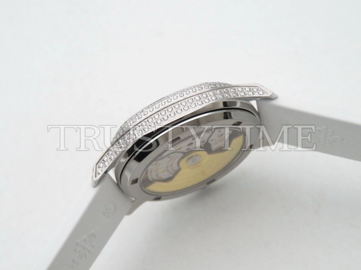 Копия часов Patek Philippe Aquanaut Automatic Ladies 35mm 5069G-011