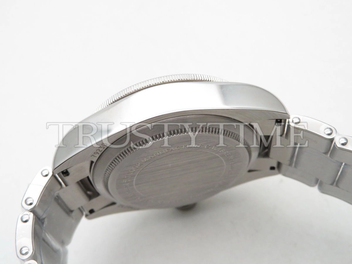 Копия часов Tudor Heritage Black Bay 41mm M79230N-0009