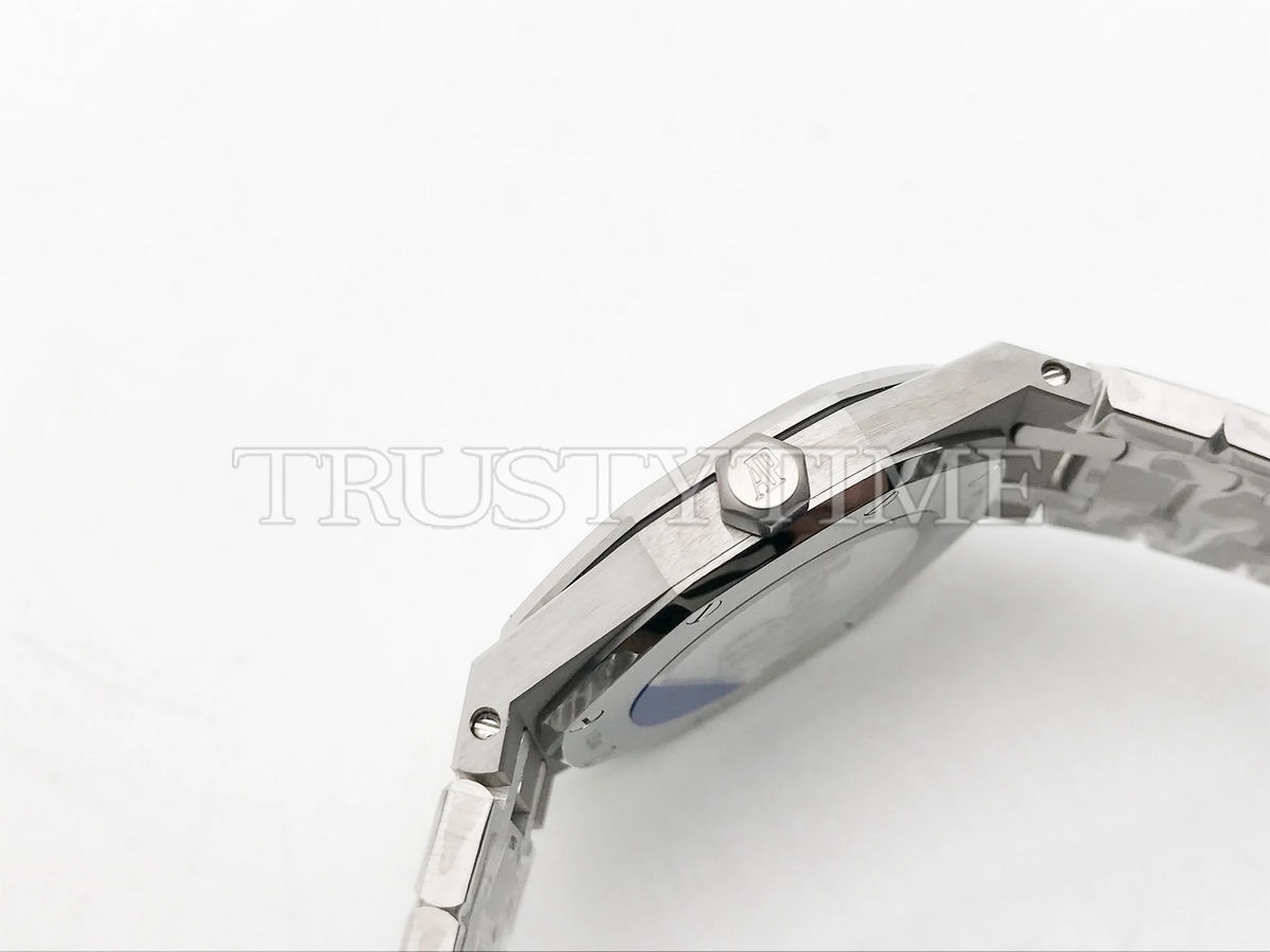 Копия часов Audemars Piguet Royal Oak Ladies 33mm 67651ST.ZZ.1261ST.01