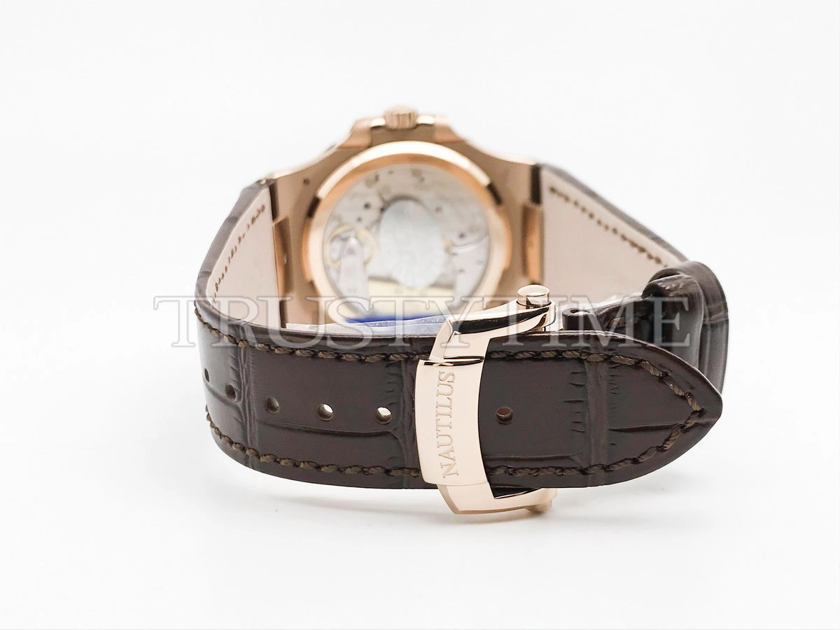 Копия часов Patek Philippe Nautilus Power Reserve Moonphase 40mm 5712R-001