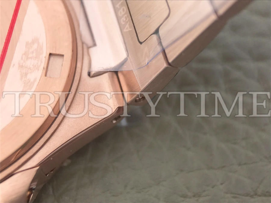 Копия часов Patek Philippe Nautilus Ladies 32mm 7010/1R-010