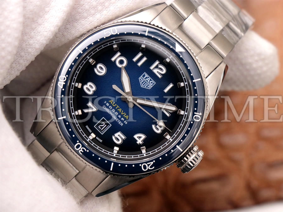 Копия часов Tag Heuer Autavia Isograph Calibre 5 42mm WBE5116.EB0173