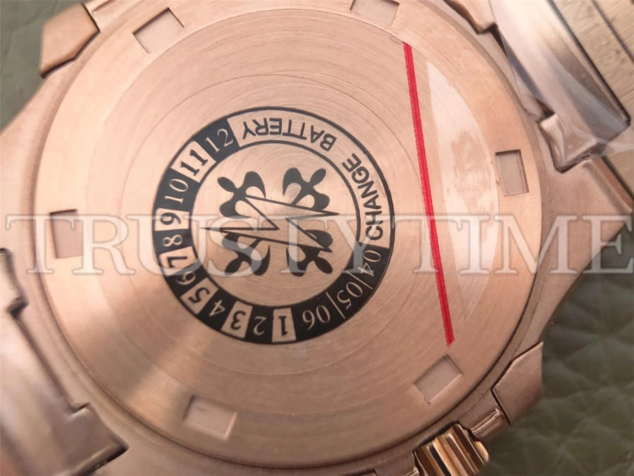 Копия часов Patek Philippe Nautilus Ladies 32mm 7010/1R-010