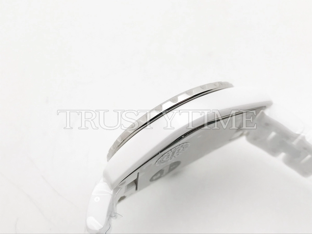 Копия часов Chanel J-12 White Diamond Dial 38 H1629