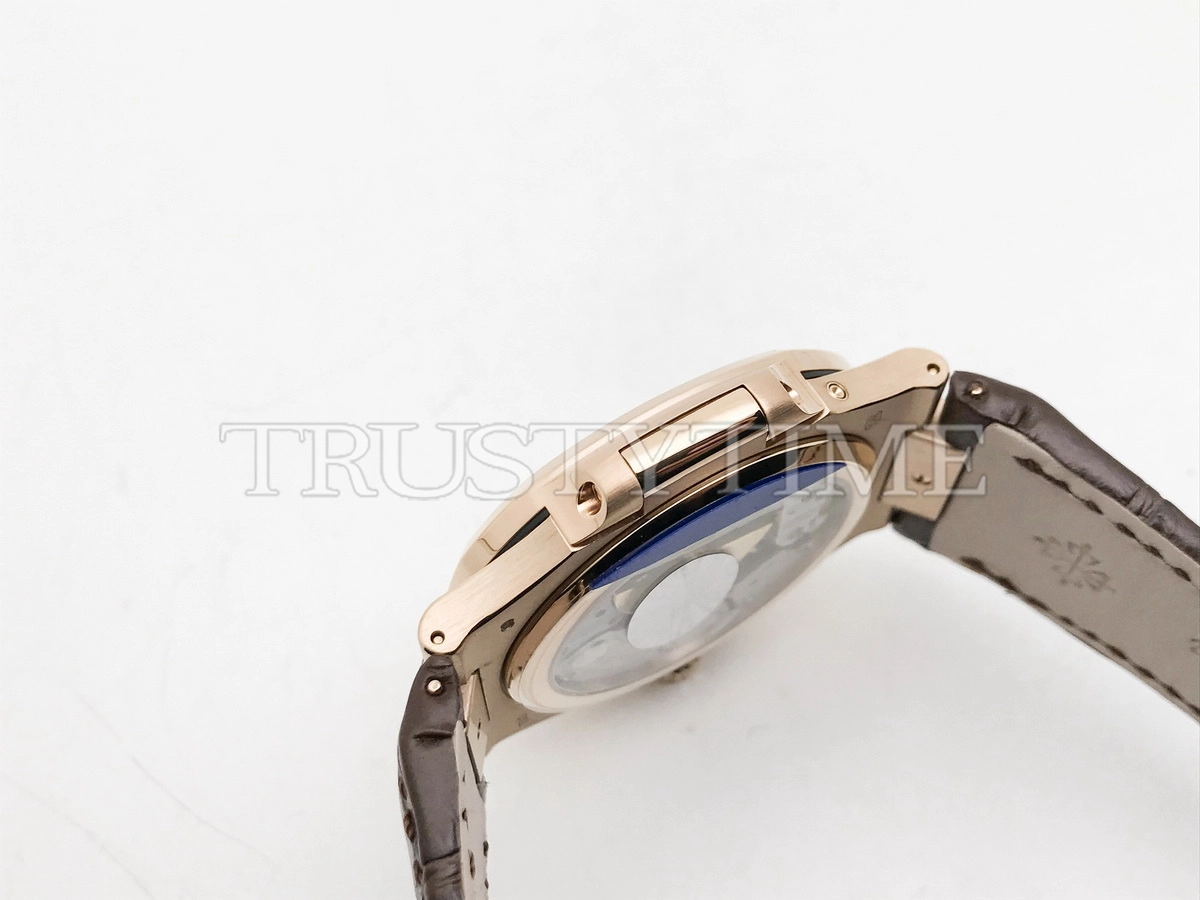 Копия часов Patek Philippe Nautilus Power Reserve Moonphase 40mm 5724R-001