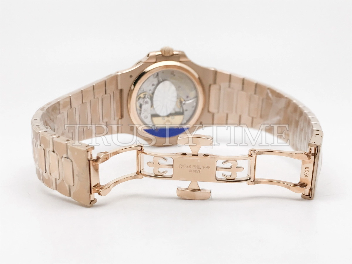 Копия часов Patek Philippe Nautilus Power Reserve Moonphase 40mm 5712/1R-001