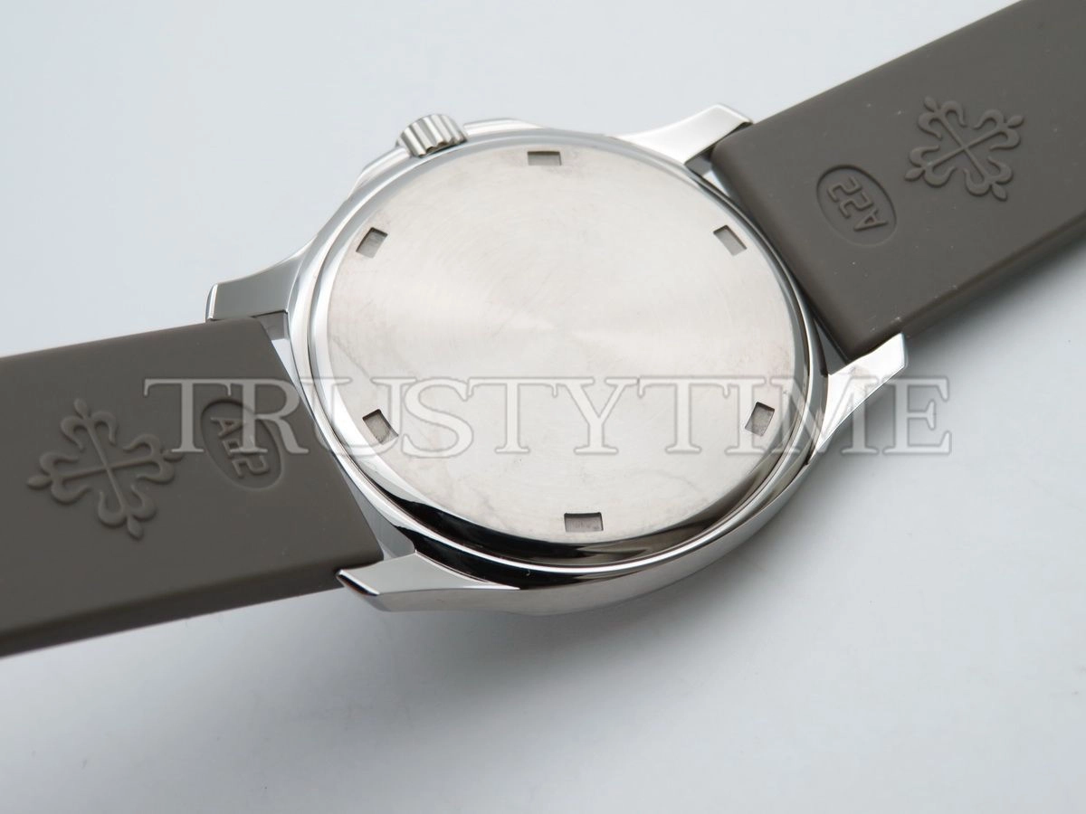 Копия часов Patek Philippe Aquanaut Quartz Ladies 35mm 5067A-018
