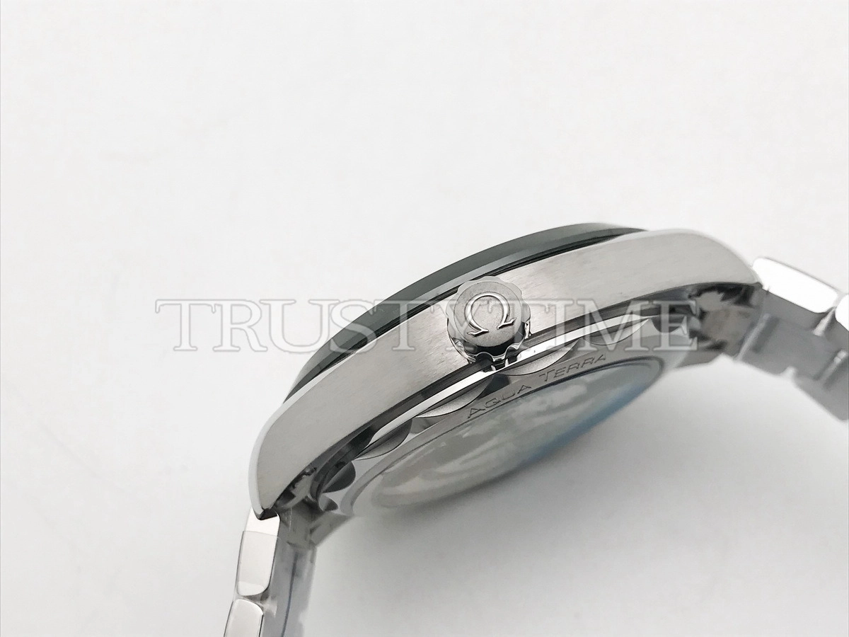 Копия часов Omega Seamaster Aqua Terra Co-axial Master Chronometer GMT Worldtimer 43mm 220.30.43.22.10.001