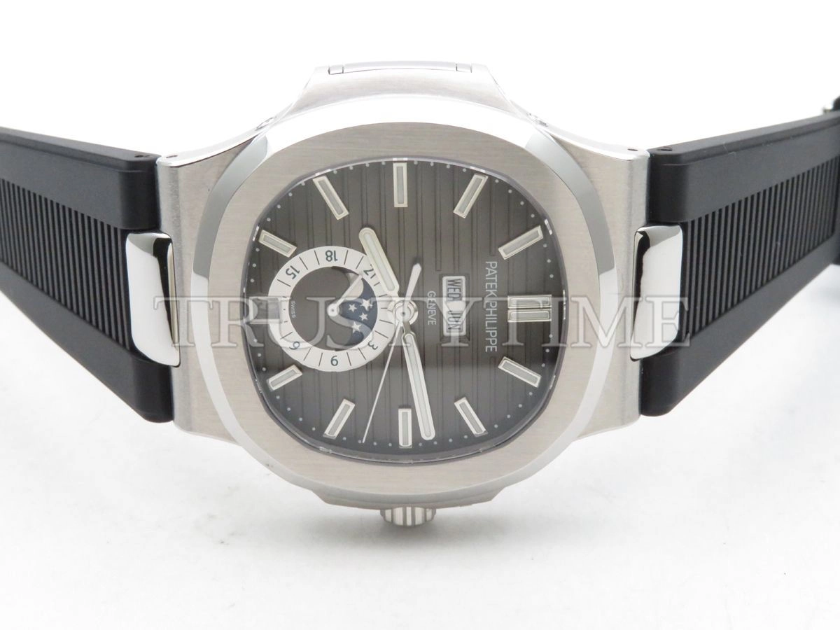 Копия часов Patek Philippe Nautilus Annual Calendar 40,5mm 5726A/001