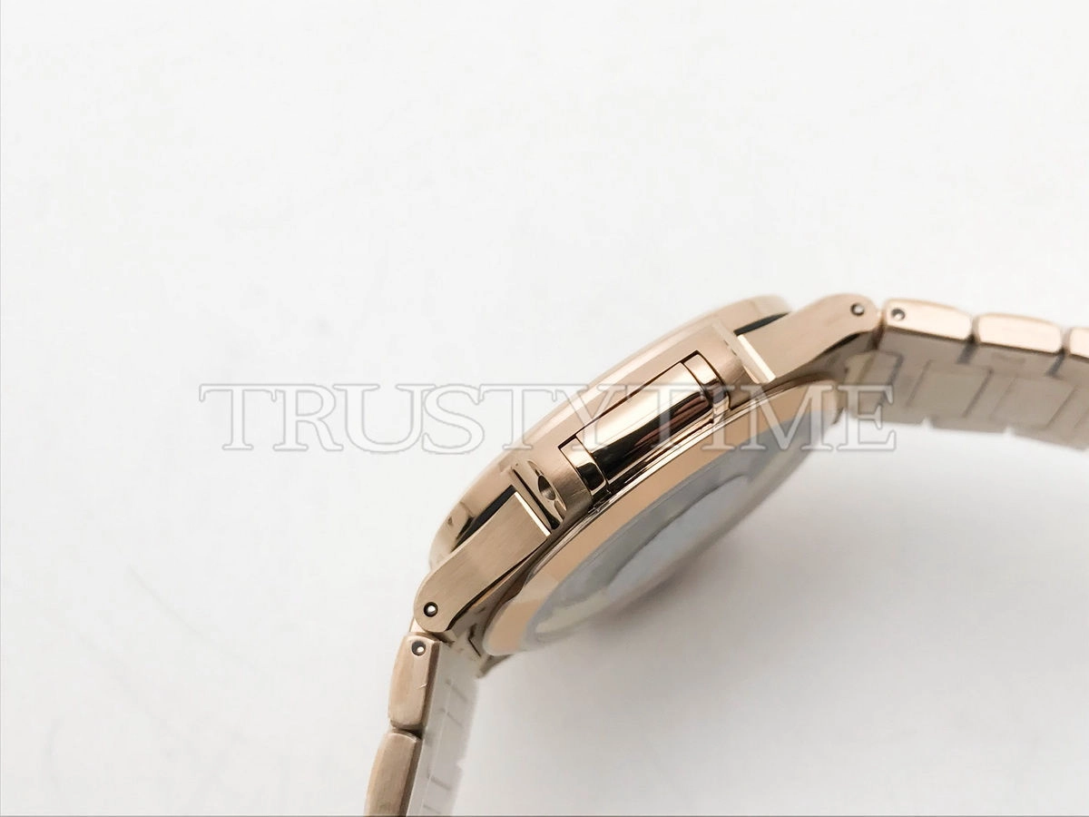 Копия часов Patek Philippe Nautilus Ladies 35mm 7118/1R-001
