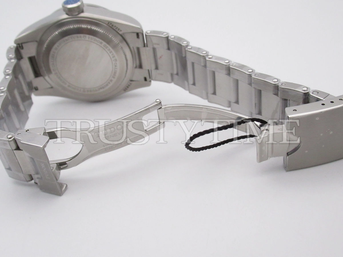 Копия часов Tudor Heritage Black Bay GMT 41mm M79830RB-0001