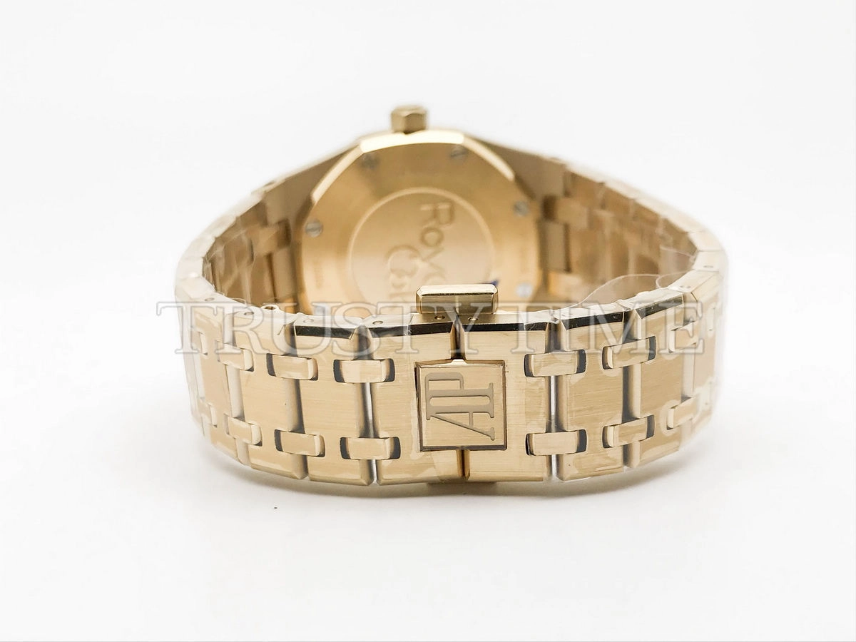 Копия часов Audemars Piguet Royal Oak Ladies 33mm 67651BA.ZZ.1261BA.02