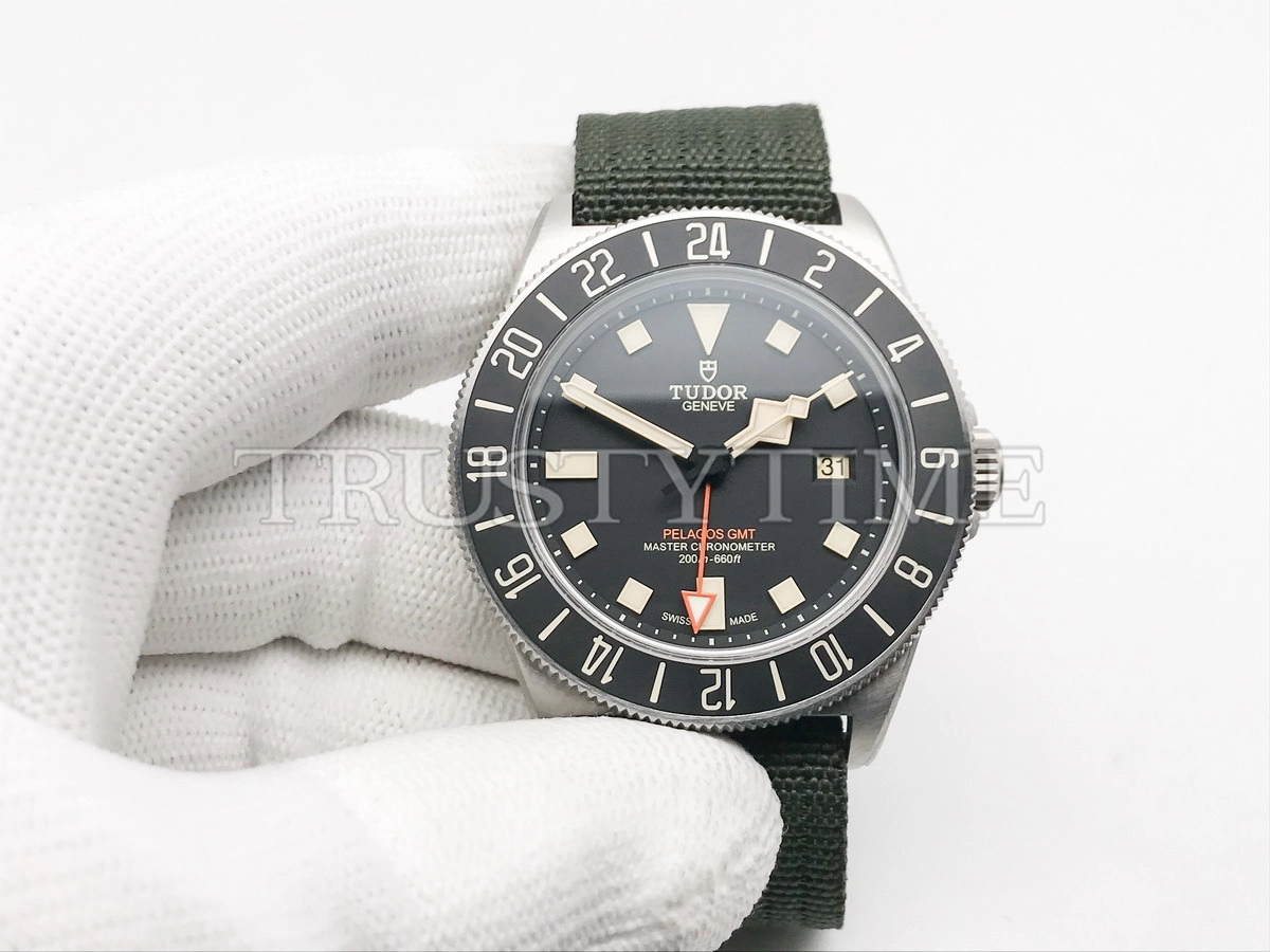 Копия часов Tudor Pelagos FXD GMT 42mm M2542G257NU-0002