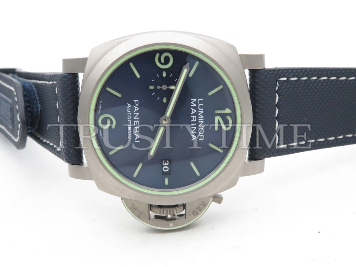Копия часов Panerai Luminor 1950 3 Days Titanium 44mm PAM01117