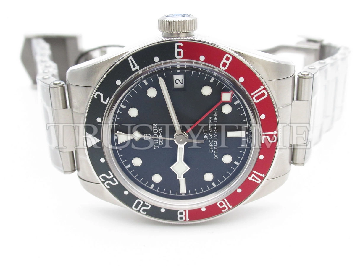 Копия часов Tudor Heritage Black Bay GMT 41mm M79830RB-0001
