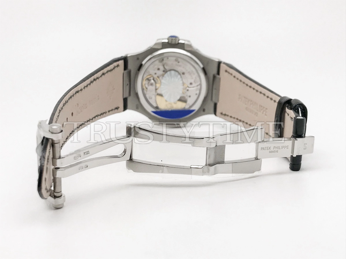 Копия часов Patek Philippe Nautilus Power Reserve Moonphase 40mm 5712G-001