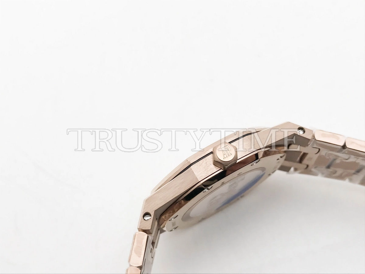 Копия часов Audemars Piguet Royal Oak Ladies 33mm 67651OR.ZZ.1261OR.03