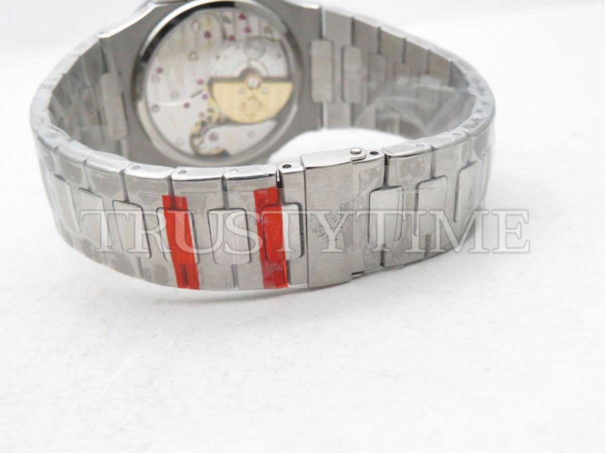Копия часов Patek Philippe Nautilus Power Reserve Moonphase 40mm 5712/1A-001