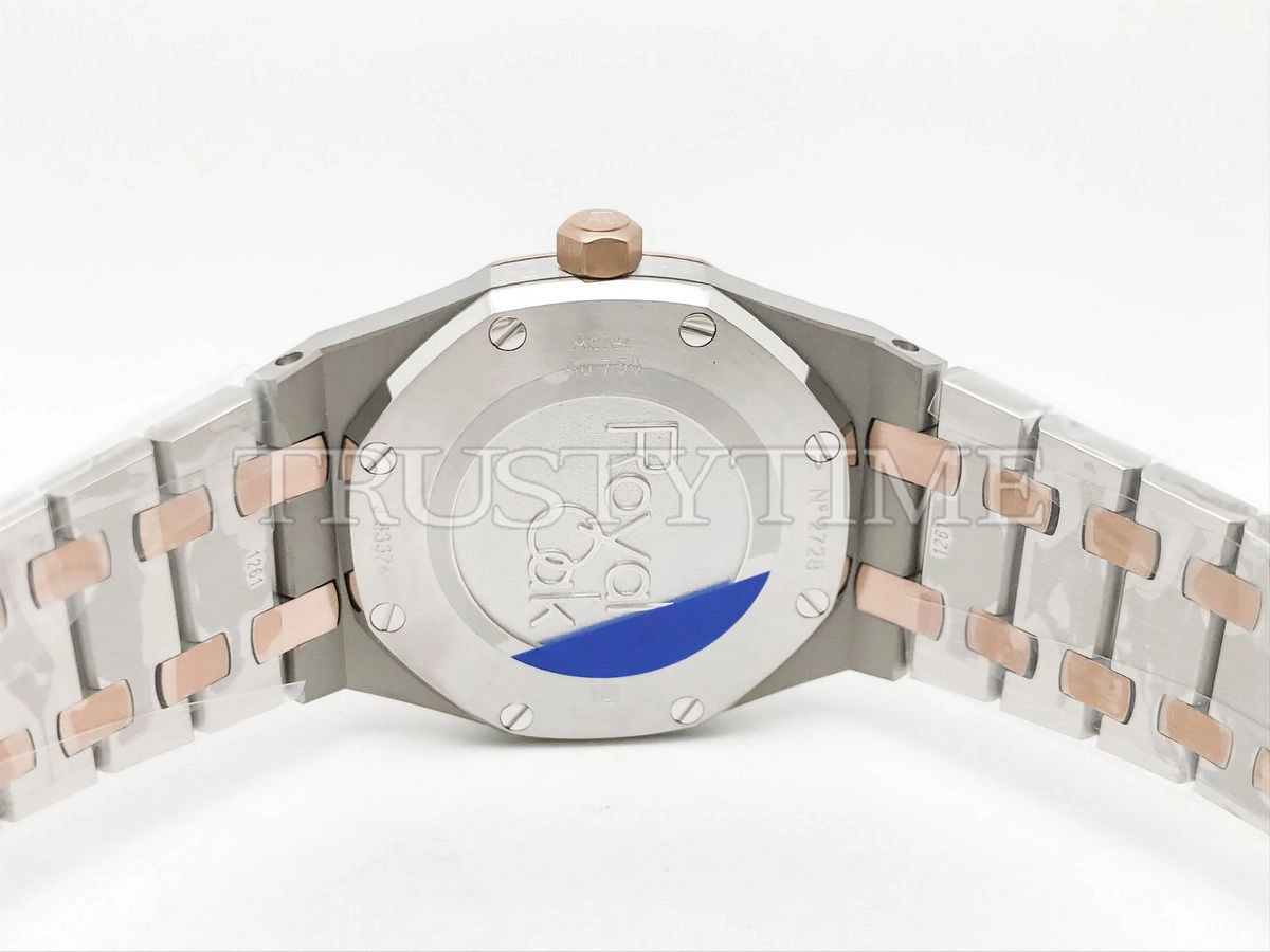 Копия часов Audemars Piguet Royal Oak Ladies 33mm 67651SR.ZZ.1261SR.01