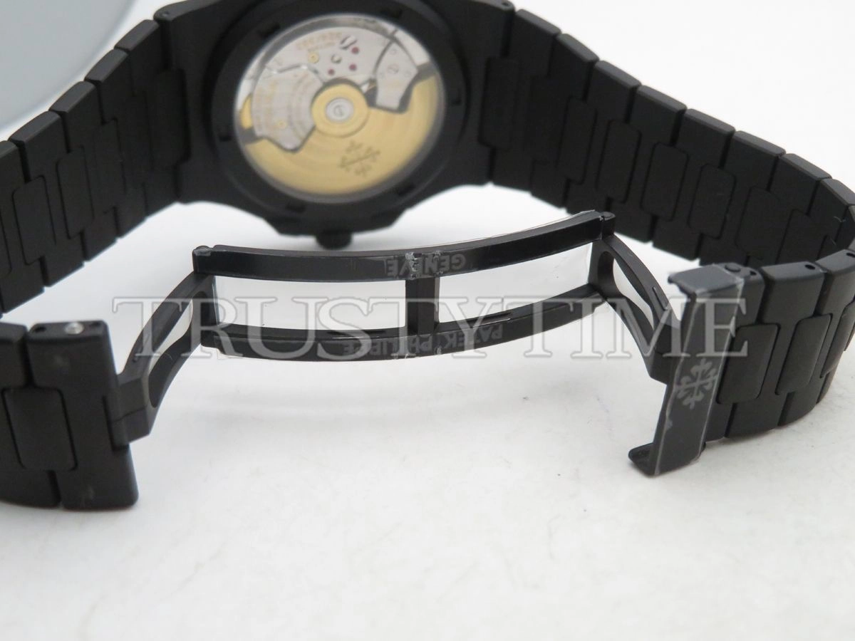 Копия часов Patek Philippe Nautilus MAD Paris Custom 40mm 5711