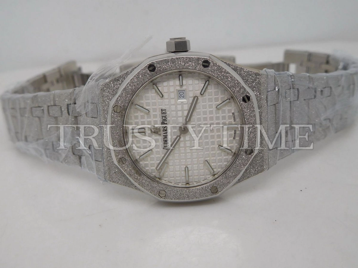 Копия часов Audemars Piguet Royal Oak Frosted 33mm 67653BC.GG.1263BC.01