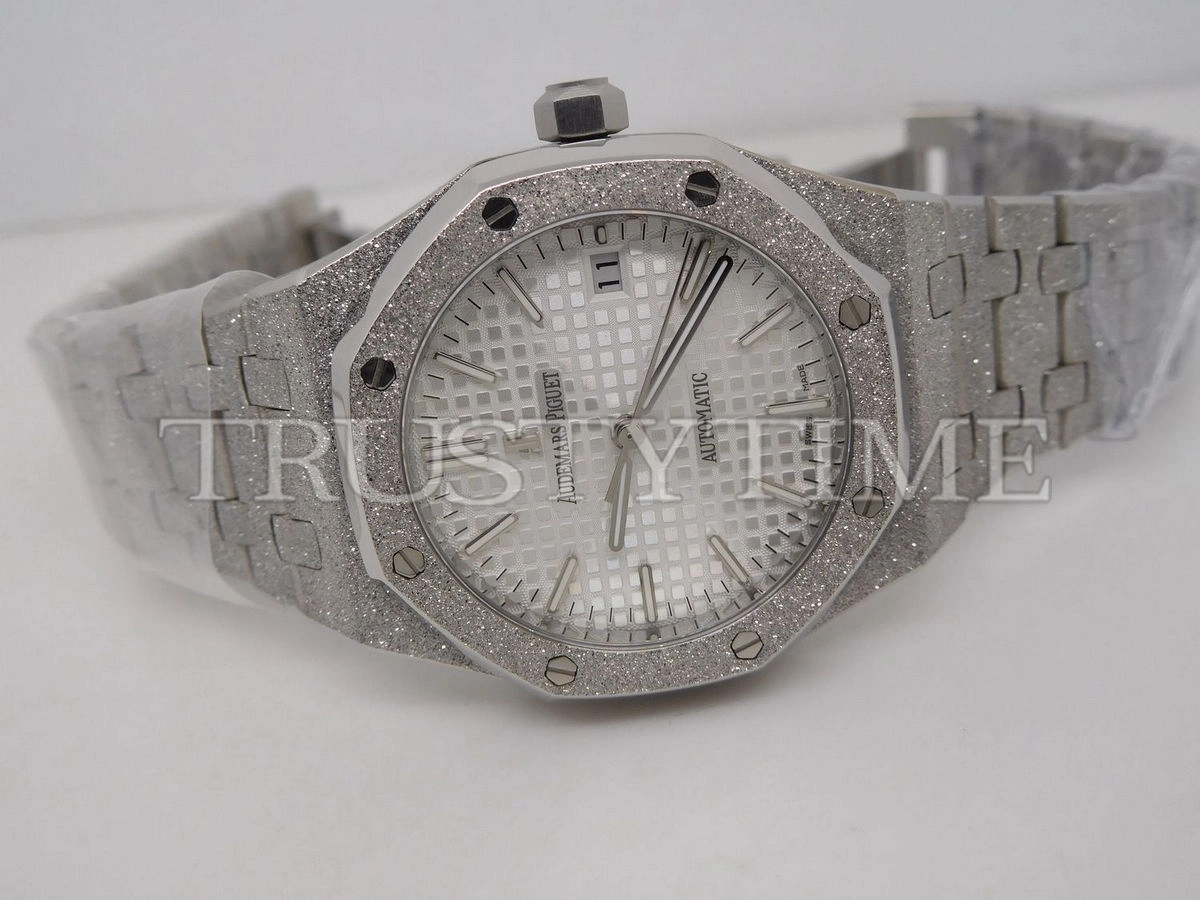 Копия часов Audemars Piguet Royal Oak Frosted 37mm 15454BC.GG.1259BC.01