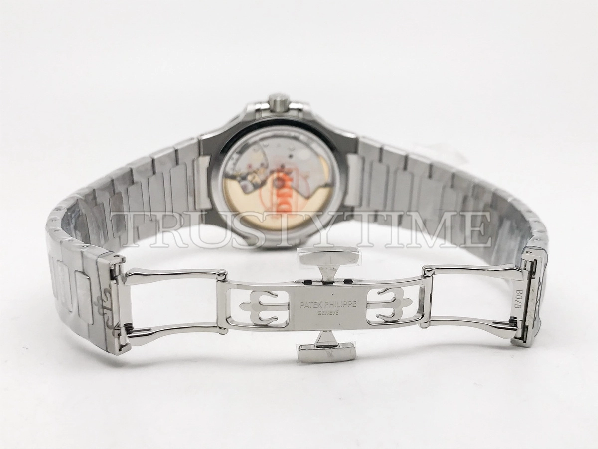 Копия часов Patek Philippe Nautilus Ladies 35mm 7118/1A-001