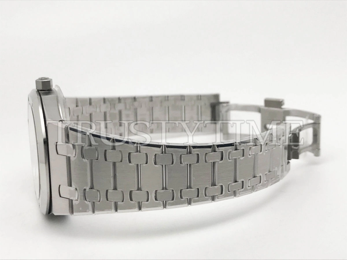 Копия часов Audemars Piguet Royal Oak “Jumbo” Extra-Thin Platinum and Smoked Green Dial 15202PT.OO.1240PT.01