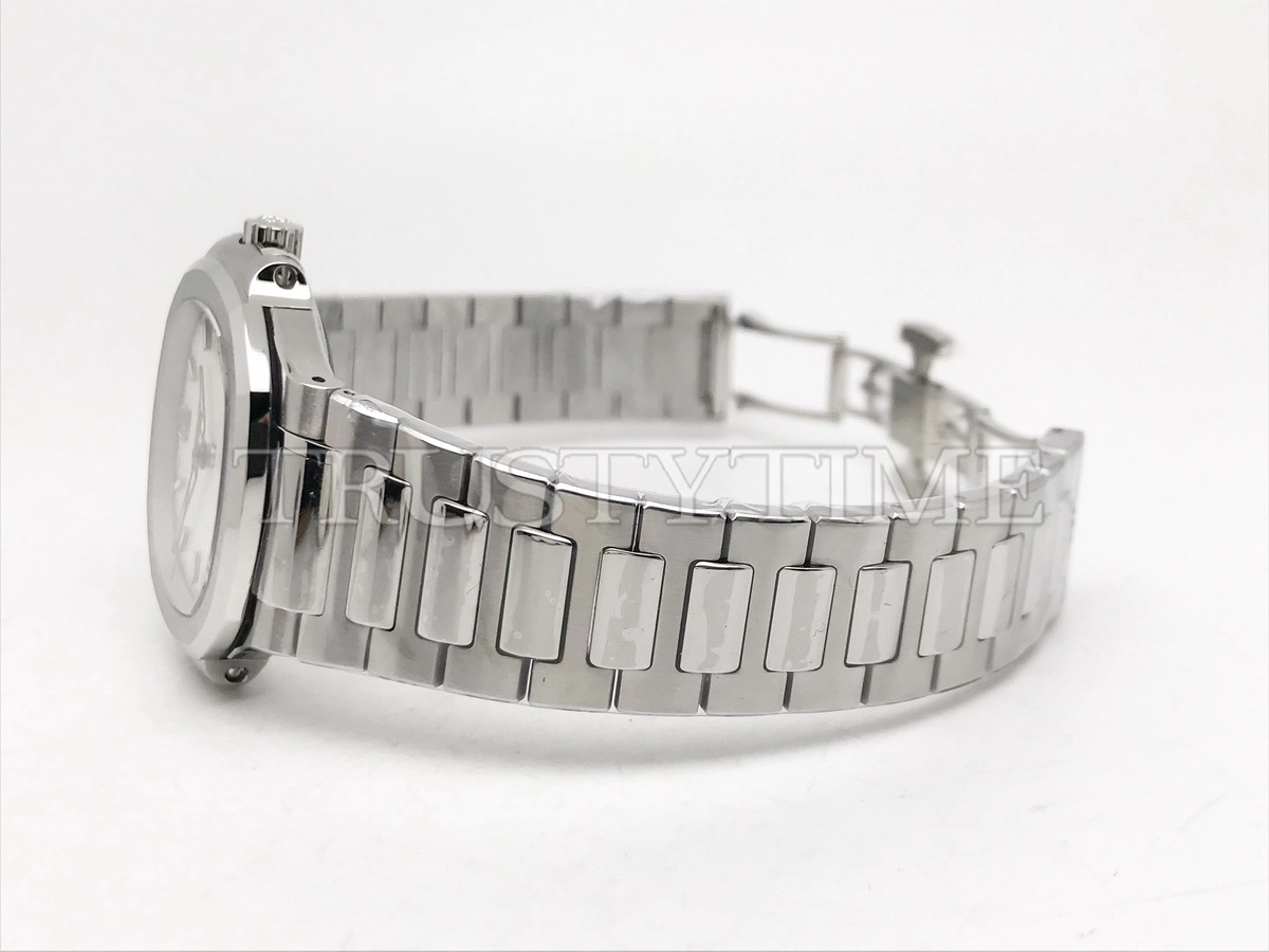 Копия часов Patek Philippe Nautilus Ladies 35mm 7118/1A-010