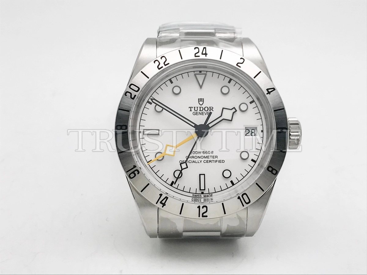 Копия часов Tudor Heritage Black Bay Pro GMT 39mm M79470-0004