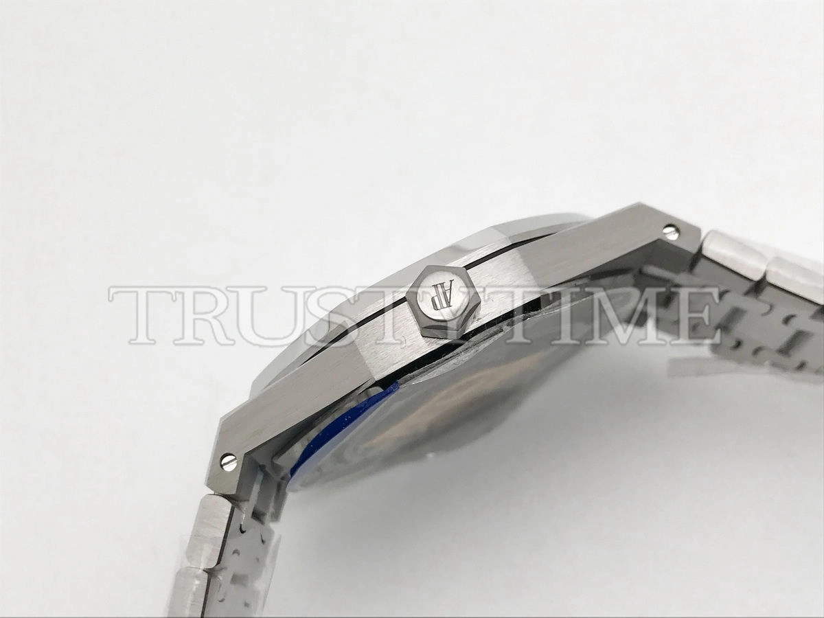 Копия часов Audemars Piguet Royal Oak Silver MAD Paris Edition Customized 1017 ALYX 9SM