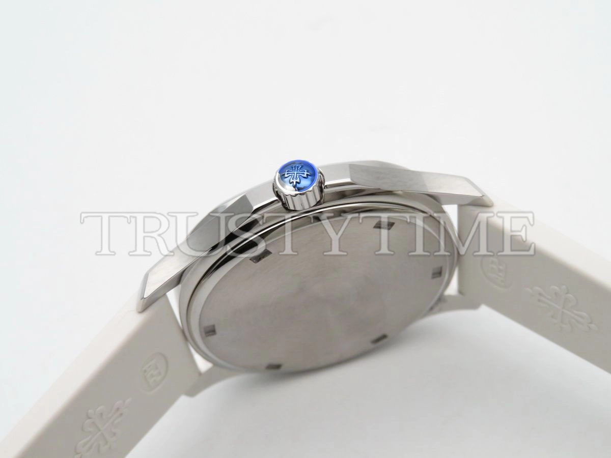 Копия часов Patek Philippe Aquanaut Quartz Ladies 35mm 5067A-024