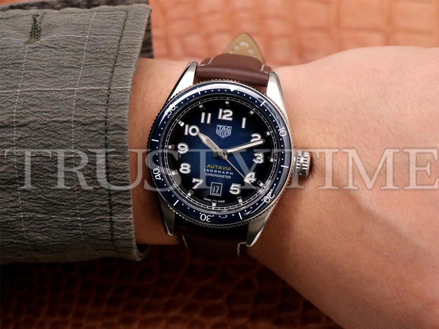 Копия часов Tag Heuer Autavia Isograph Calibre 5 42mm WBE5116.FC8266