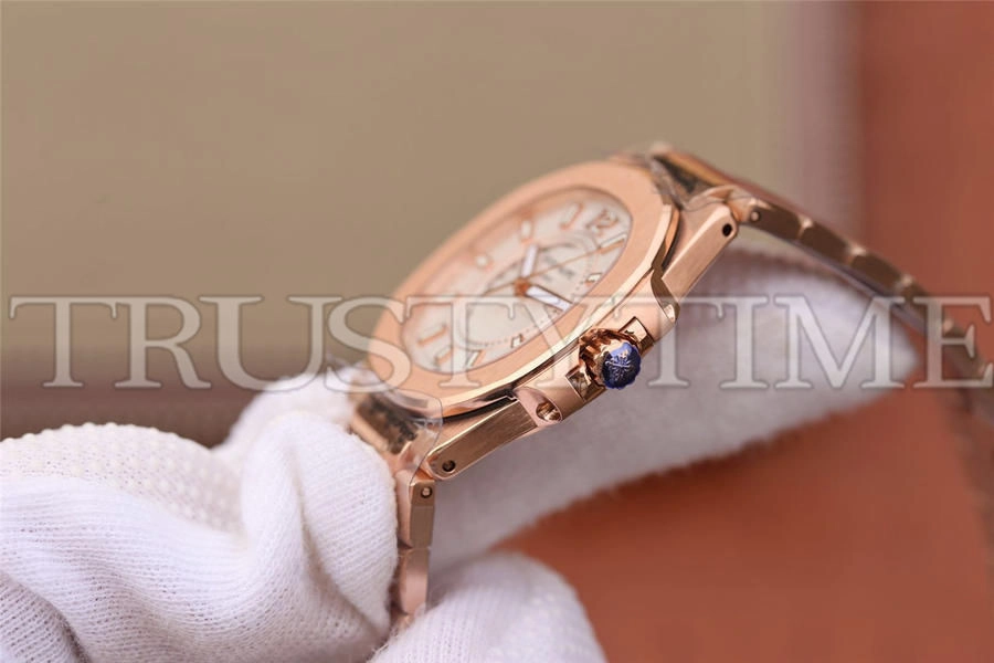 Копия часов Patek Philippe Nautilus Ladies 32mm 7011/1R-001