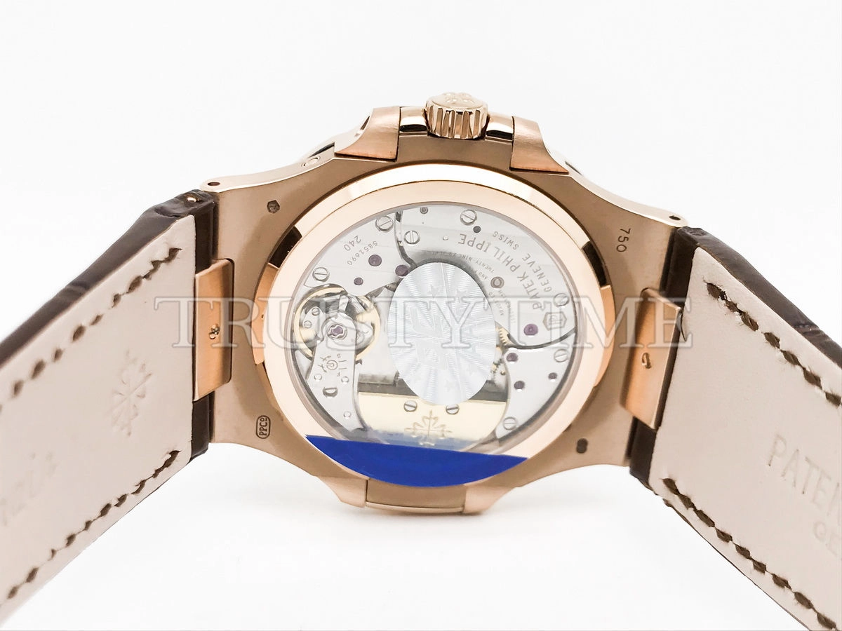 Копия часов Patek Philippe Nautilus Power Reserve Moonphase 40mm 5712R-001