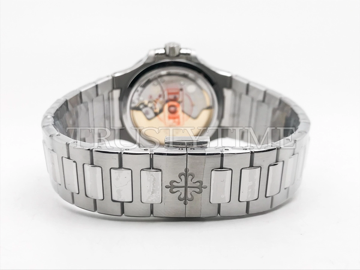 Копия часов Patek Philippe Nautilus Ladies 35mm 7118/1A-010