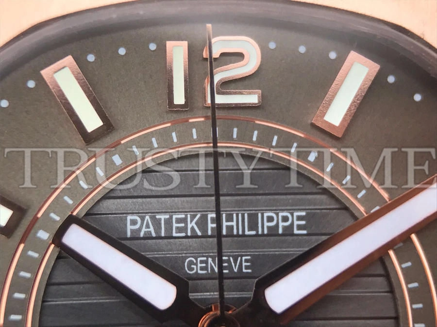 Копия часов Patek Philippe Nautilus Ladies 32mm 7011/1R-010