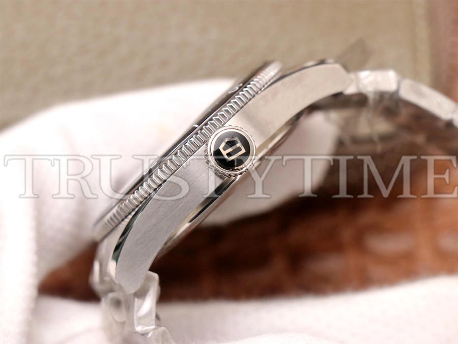 Копия часов Tag Heuer Autavia Isograph Calibre 5 42mm WBE5114.EB0173