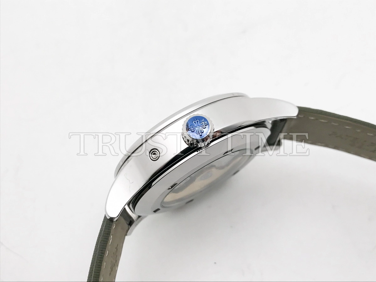 Копия часов Patek Philippe Calatrava Pilot Travel Time 42mm 5524G-010