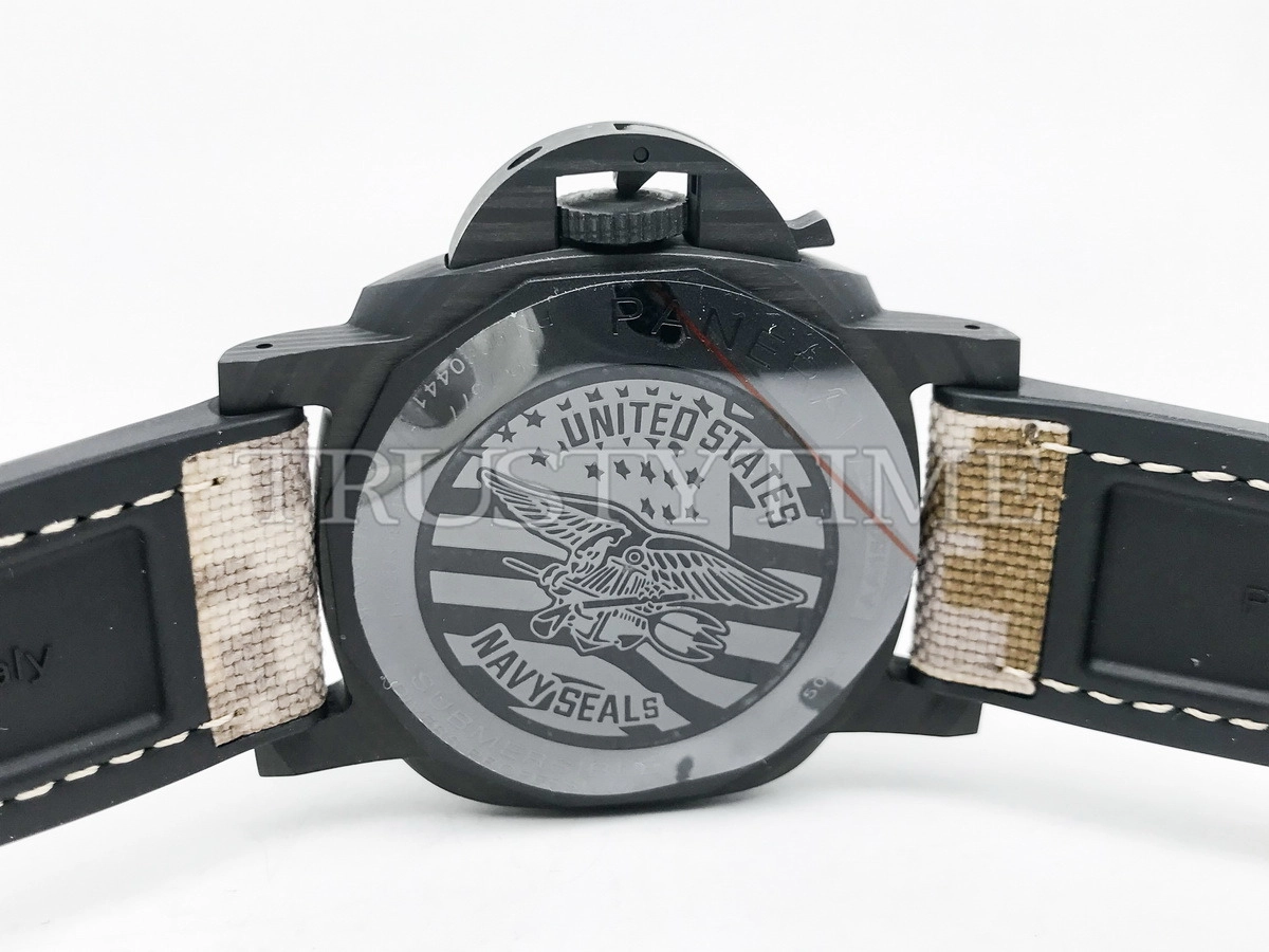 Копия часов Panerai Submersible QuarantaQuattro GMT Navy SEALs Carbotech™ 44mm PAM01513