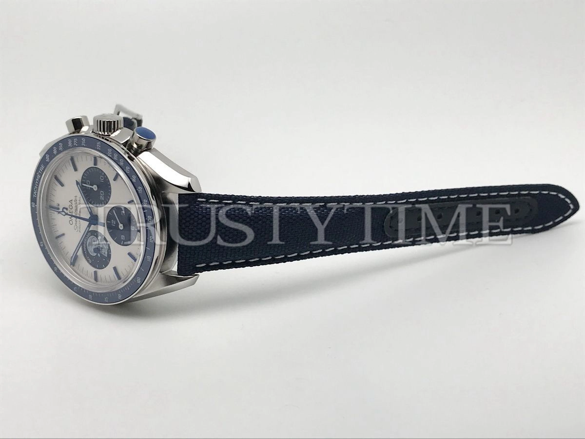 Копия часов Omega Speedmaster Anniversary Series Silver Snoopy Award 42mm 310.32.42.50.02.001