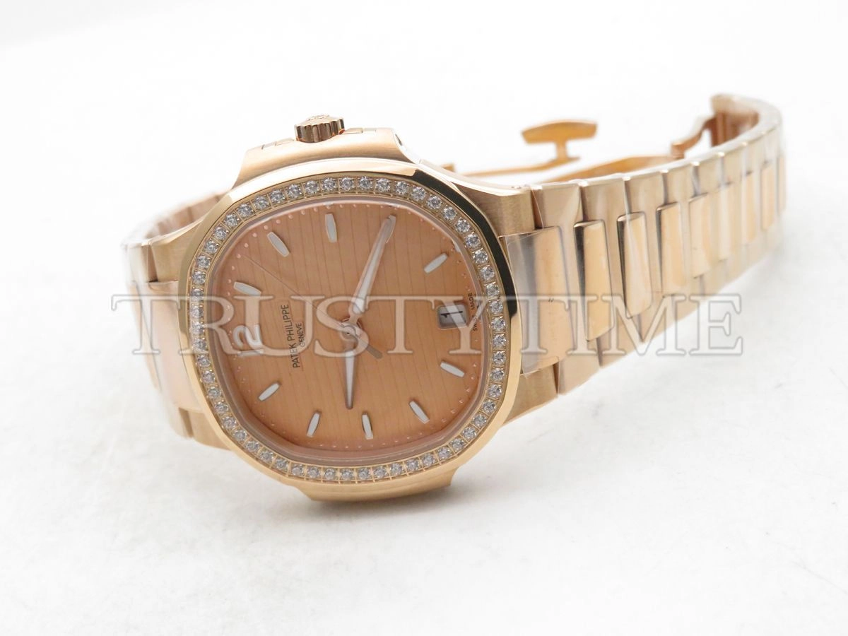 Копия часов Patek Philippe Nautilus Ladies 35mm 7118/1200R-010